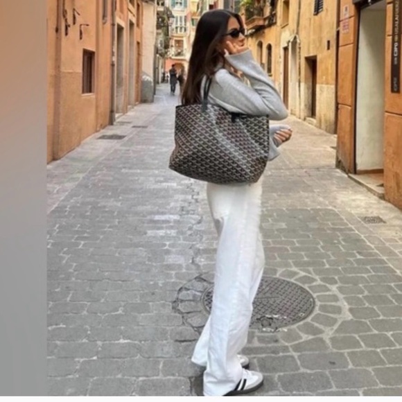 Stylish Gray Tote Bag with Tan Accents - Picture 12 of 12